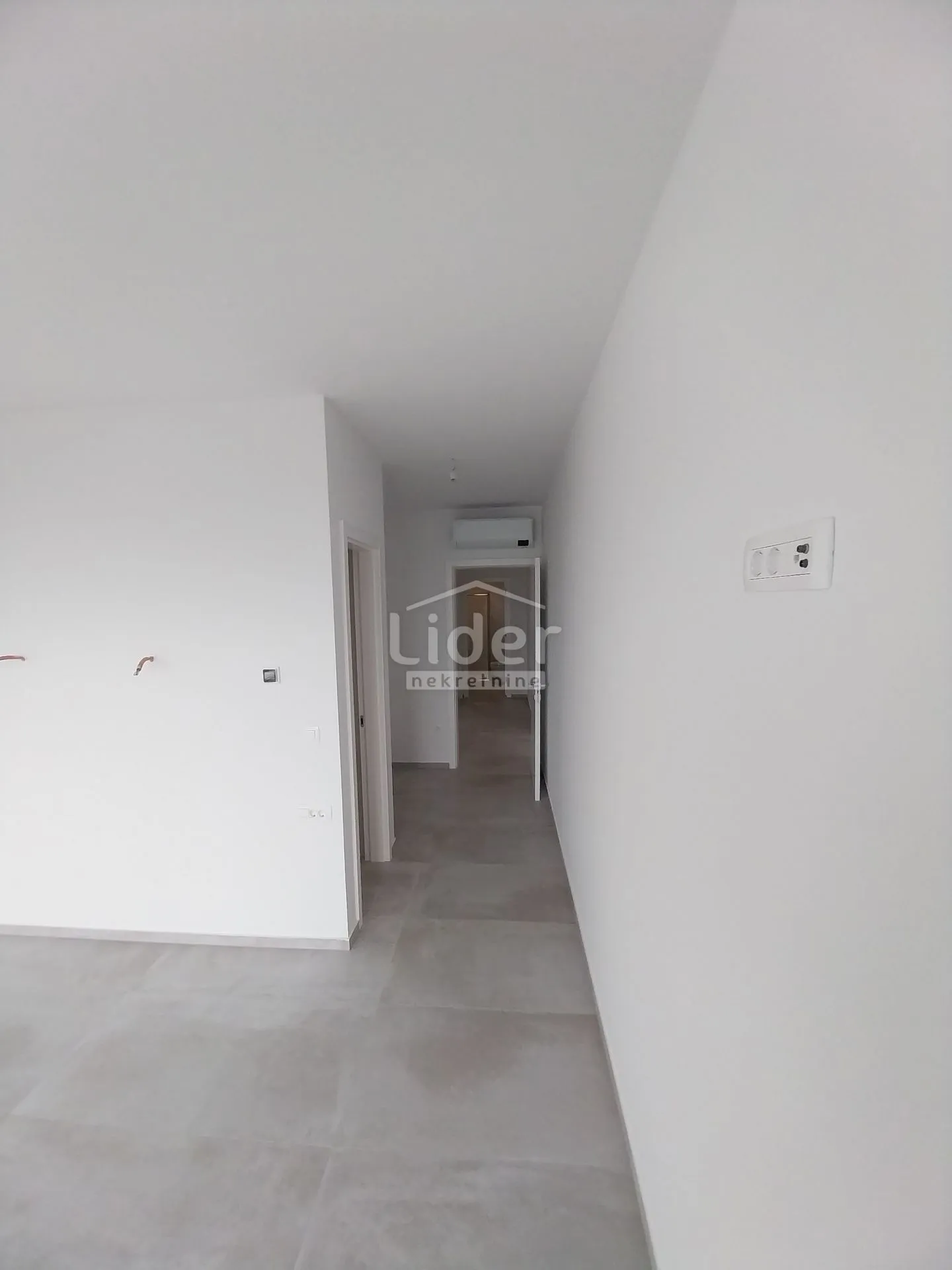 penthouse 127,14 m2, 30m od mora, predivan pogled - slika 12