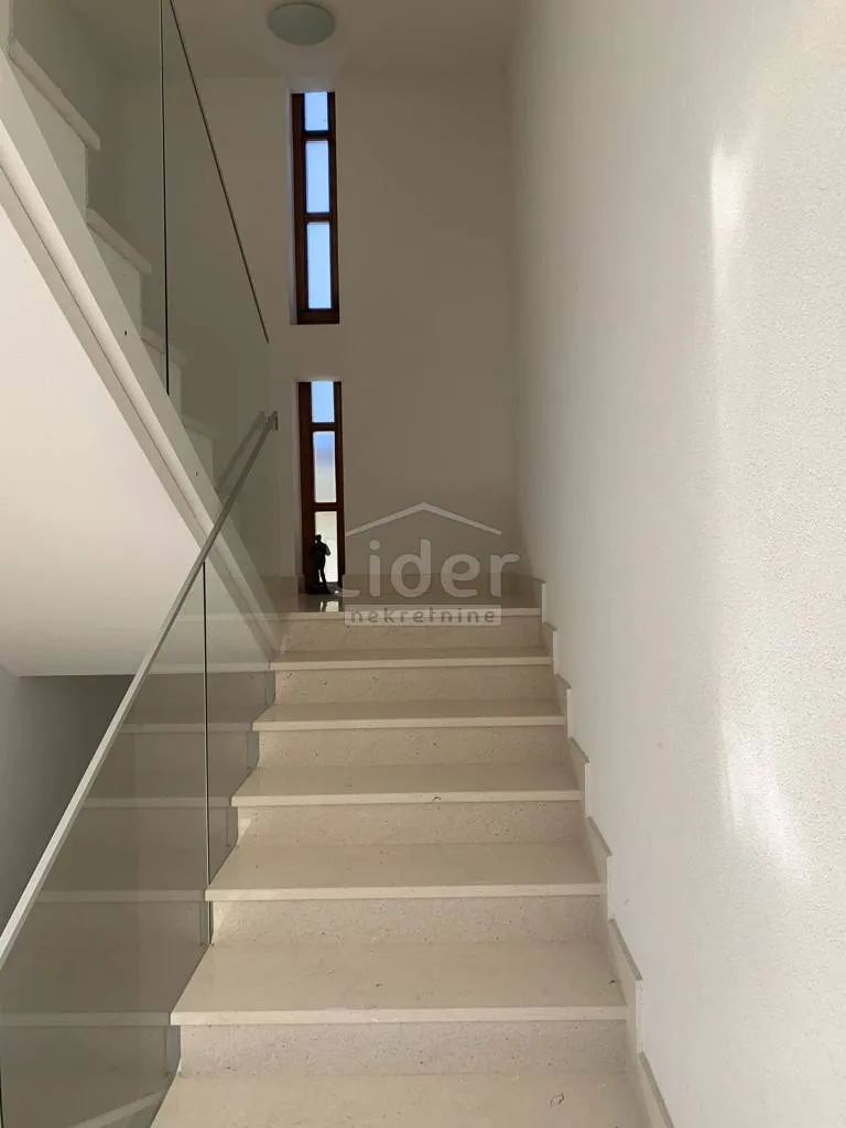 kuća krk, 600m2, uz more - slika 10