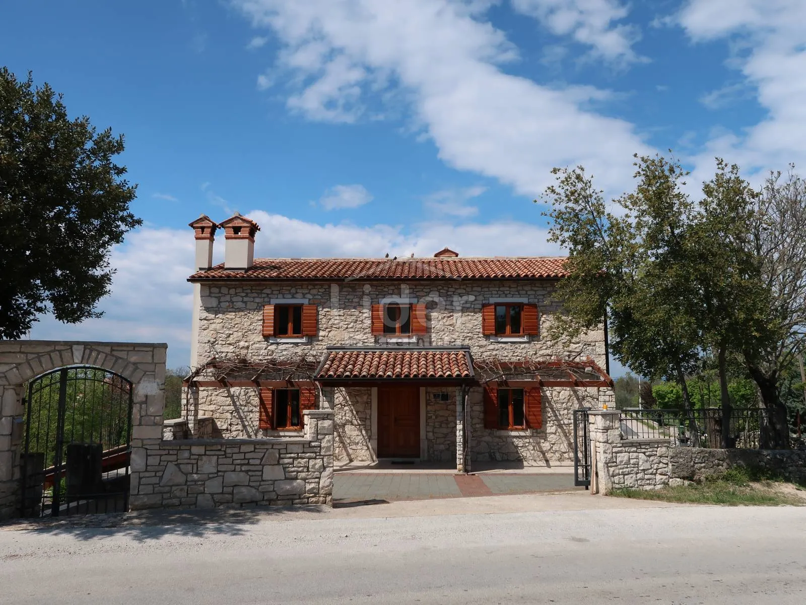 prekrasna autohtona vila nedaleko labina - slika 3