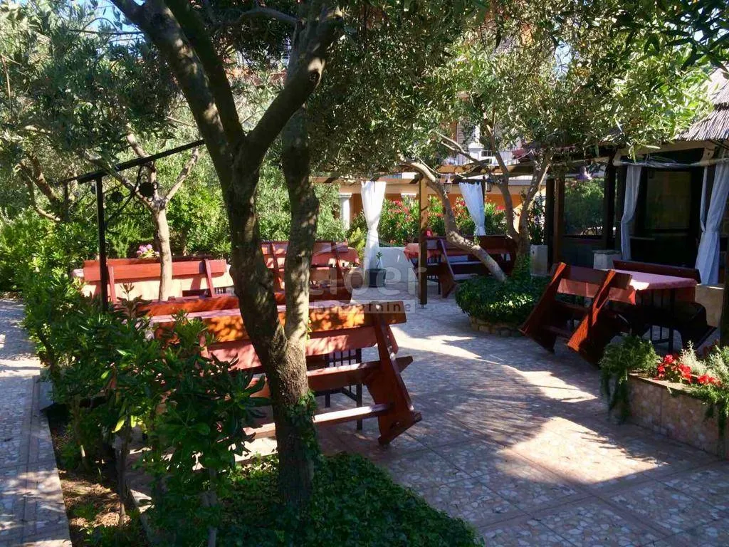 lopar, san marino, apartmanska kuća s restoranom - slika 3