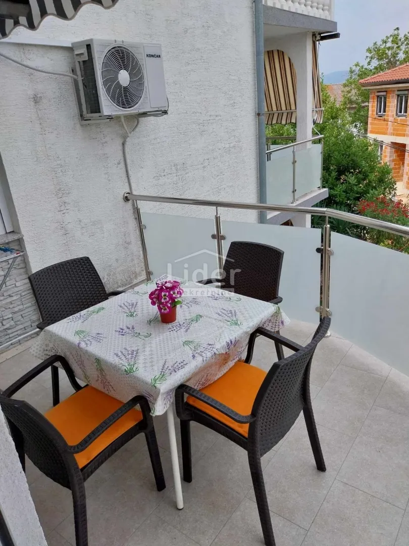 malinska odlična kuća s 5 apartmana - slika 12