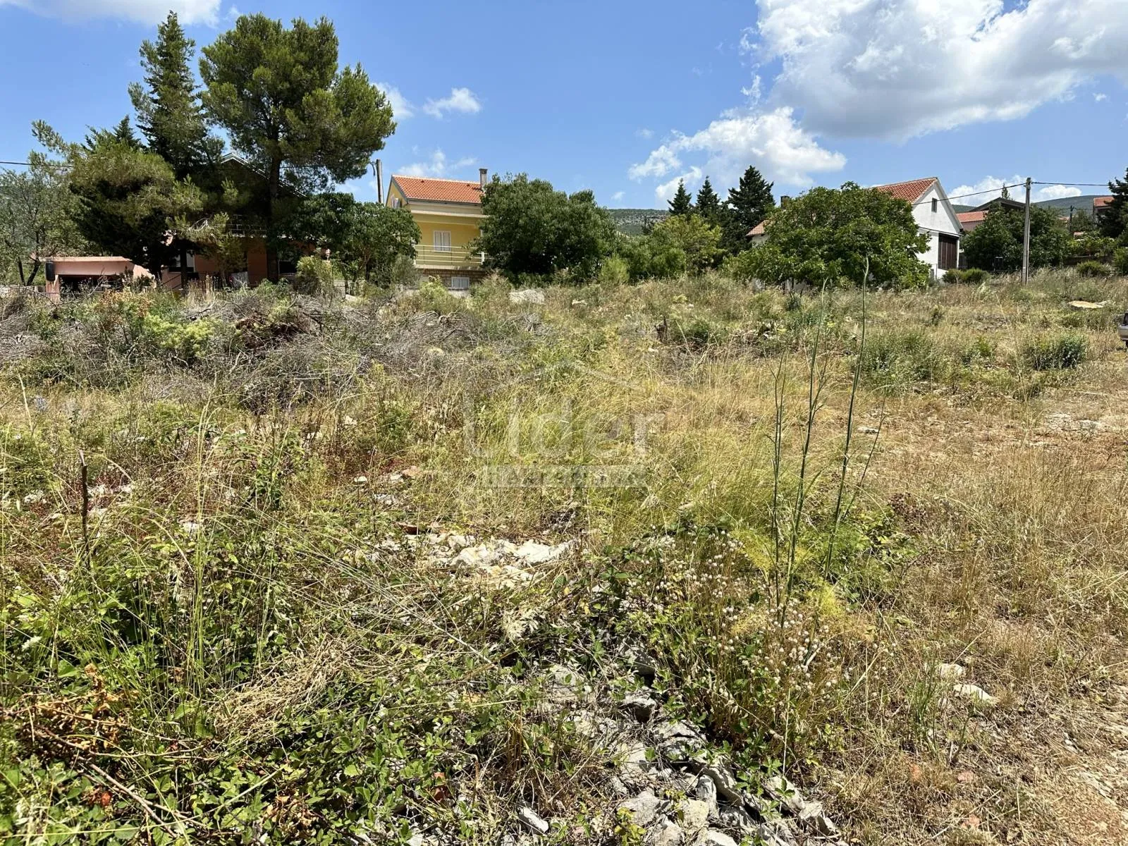 gornji karin građevinsko zemljište 565m2 - slika 4