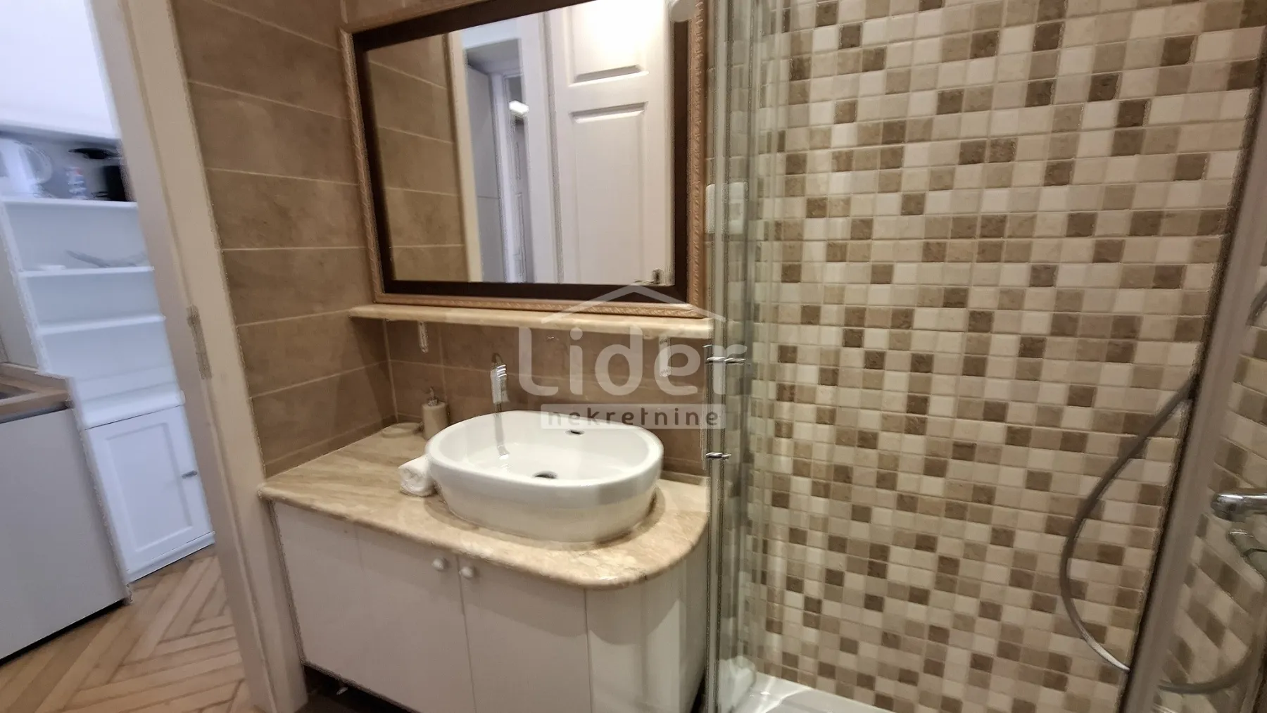 centar - 2 studio apartmana - slika 18