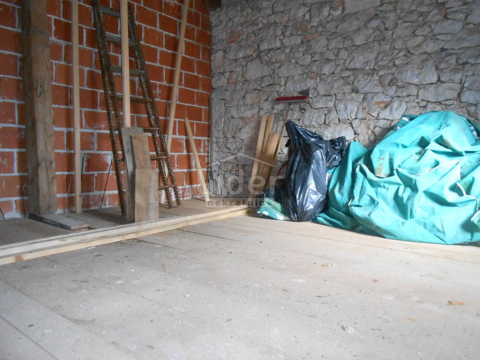 sužan (krk) kamena starina za adaptaciju - slika 17