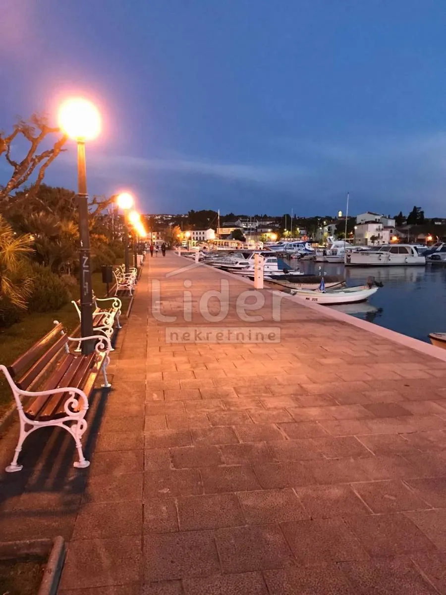 malinska, kuća p+1, 150m2, 577m2 okućnice, bazen - slika 23
