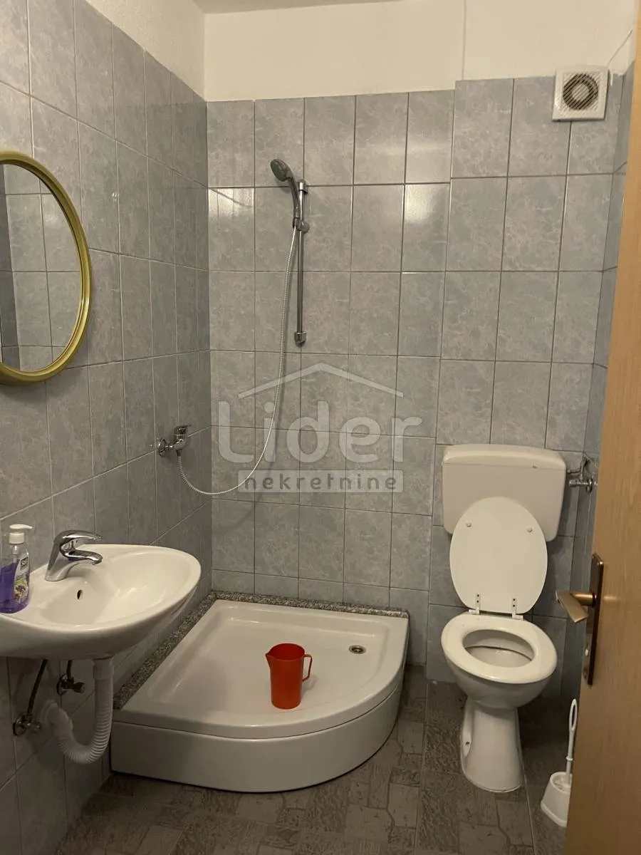 kuća sa 6 apartmana i pogledom na more - slika 6