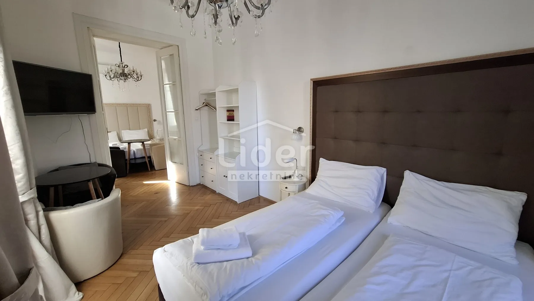centar - 2 studio apartmana - slika 22