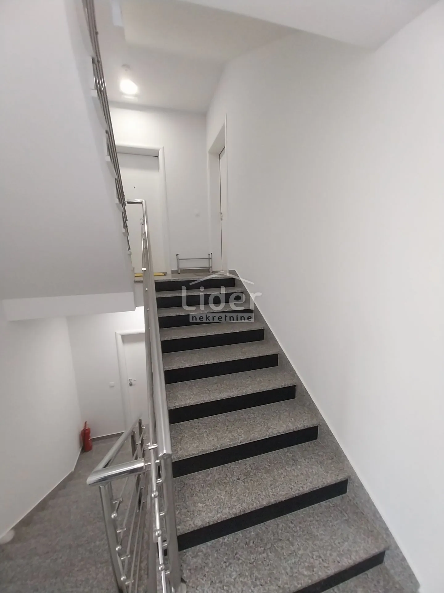 penthouse 127,14 m2, 30m od mora, predivan pogled - slika 17
