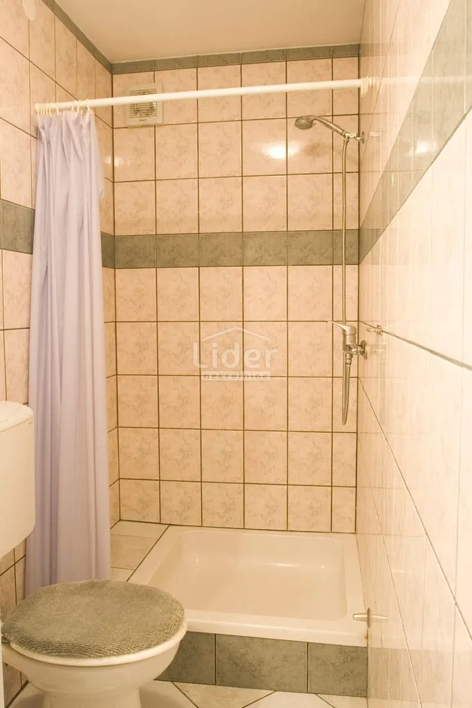dvojna kuća u pagu, 100m2- dva apartmana, 300m od mora - slika 15