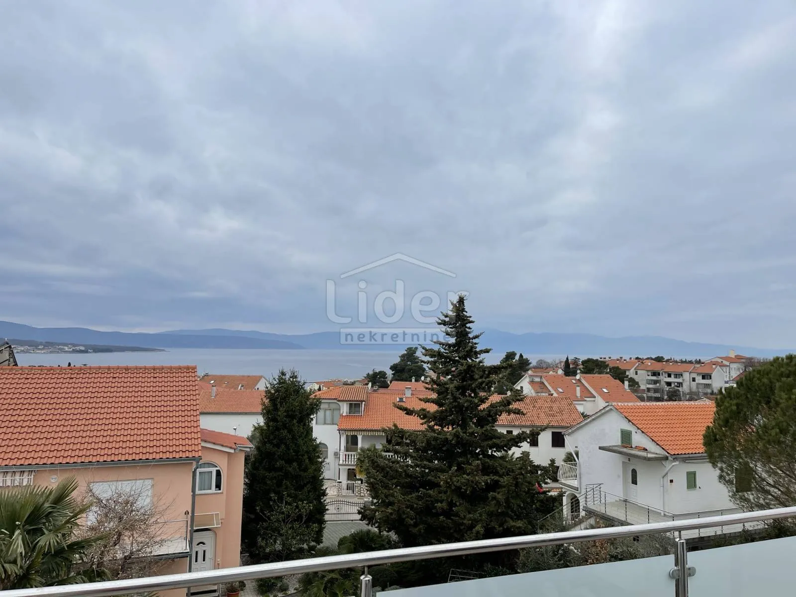 malinska, kuća sa 3 stana - slika 19