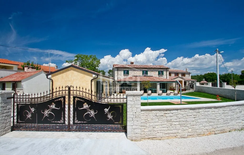 kamena vila sa bazenom i dva pomoćna objekta u okolici tinjana - slika 2