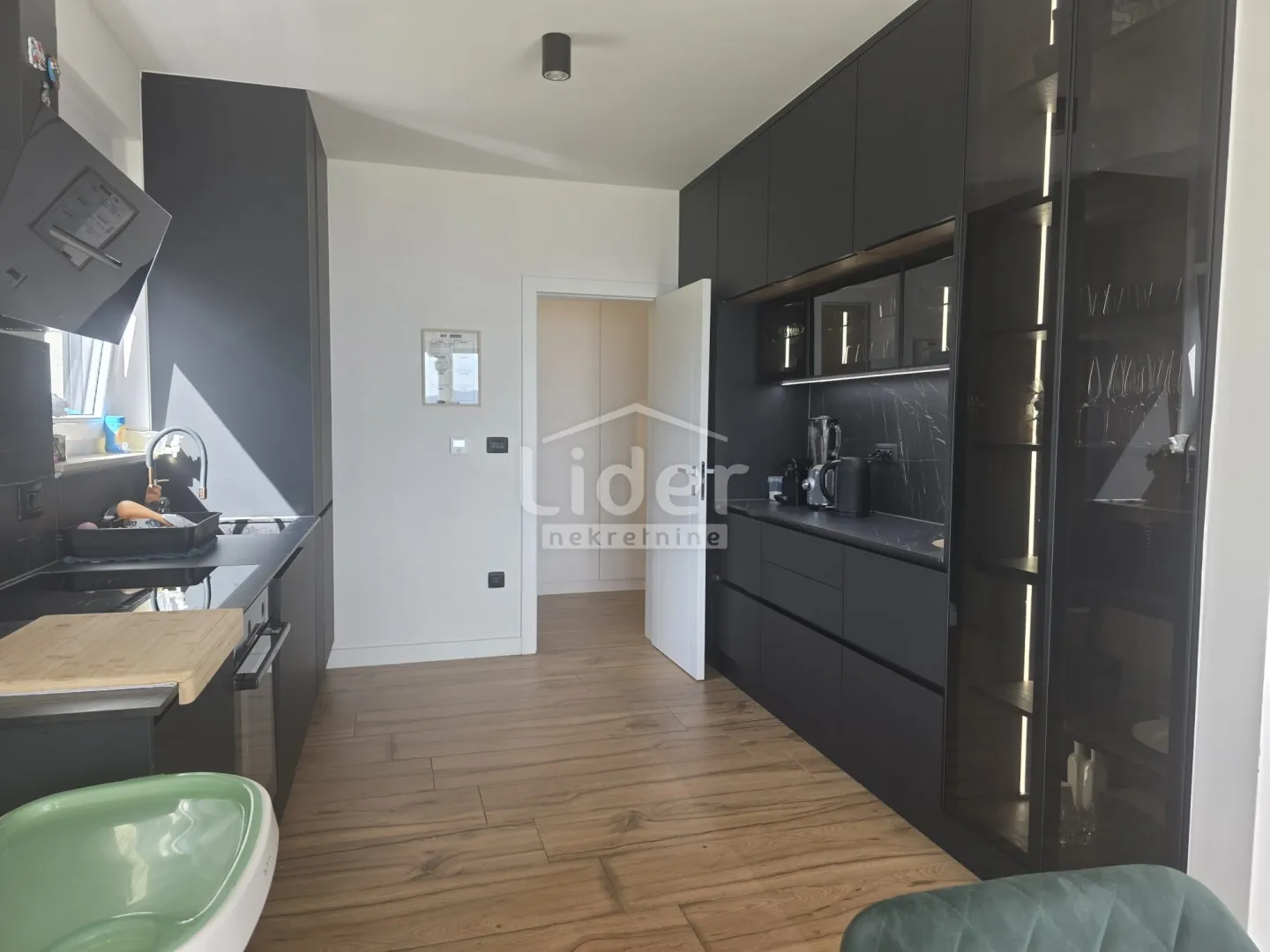 banderovo, 3s+db, 2 parkinga, lođa, panorama, namješten - slika 23