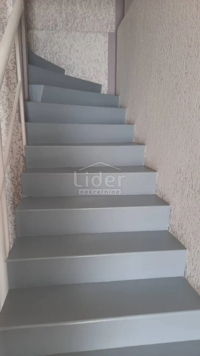 kuća crikvenica, 2 stana, garaža - slika 10
