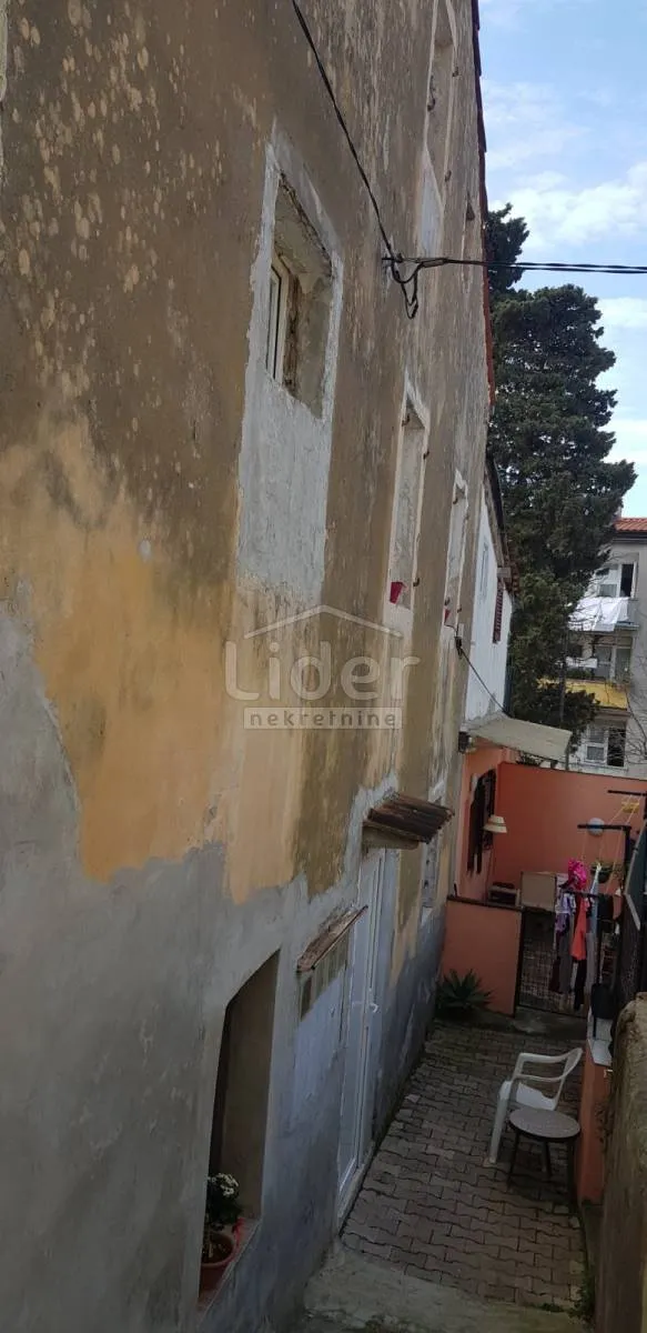 mali lošinj kuća s tri stana - slika 9