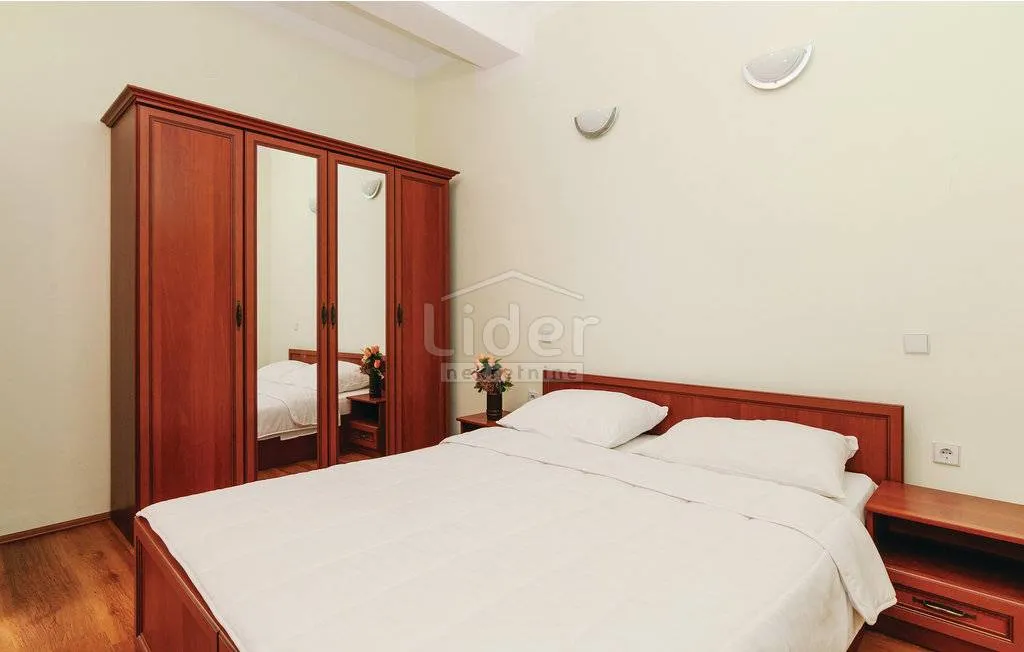 kuća sa 6 apartmana prvi red do mora - slika 8