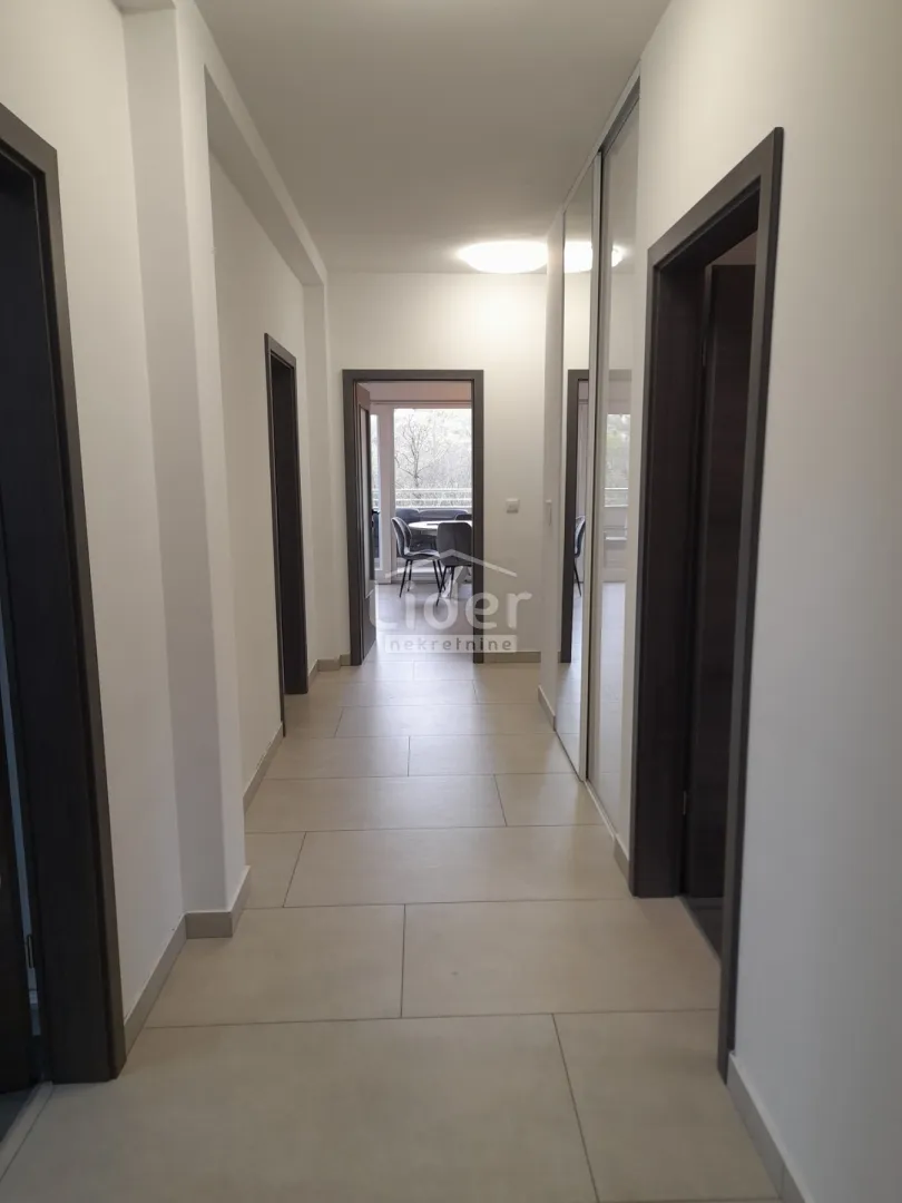 trosobni stan 97m2 s vrtom od 107m2 - slika 2