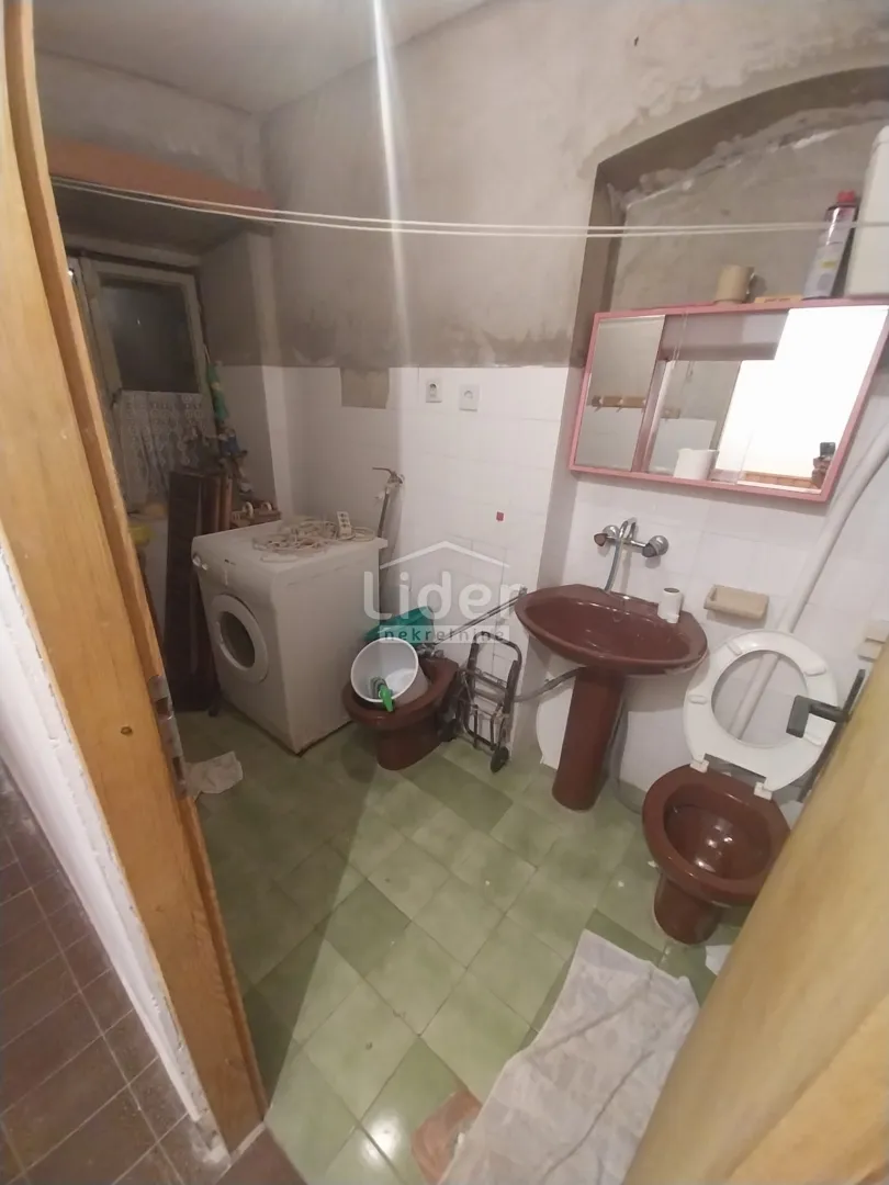pag, centar, kuća 212 m2, 250.000 € - slika 10