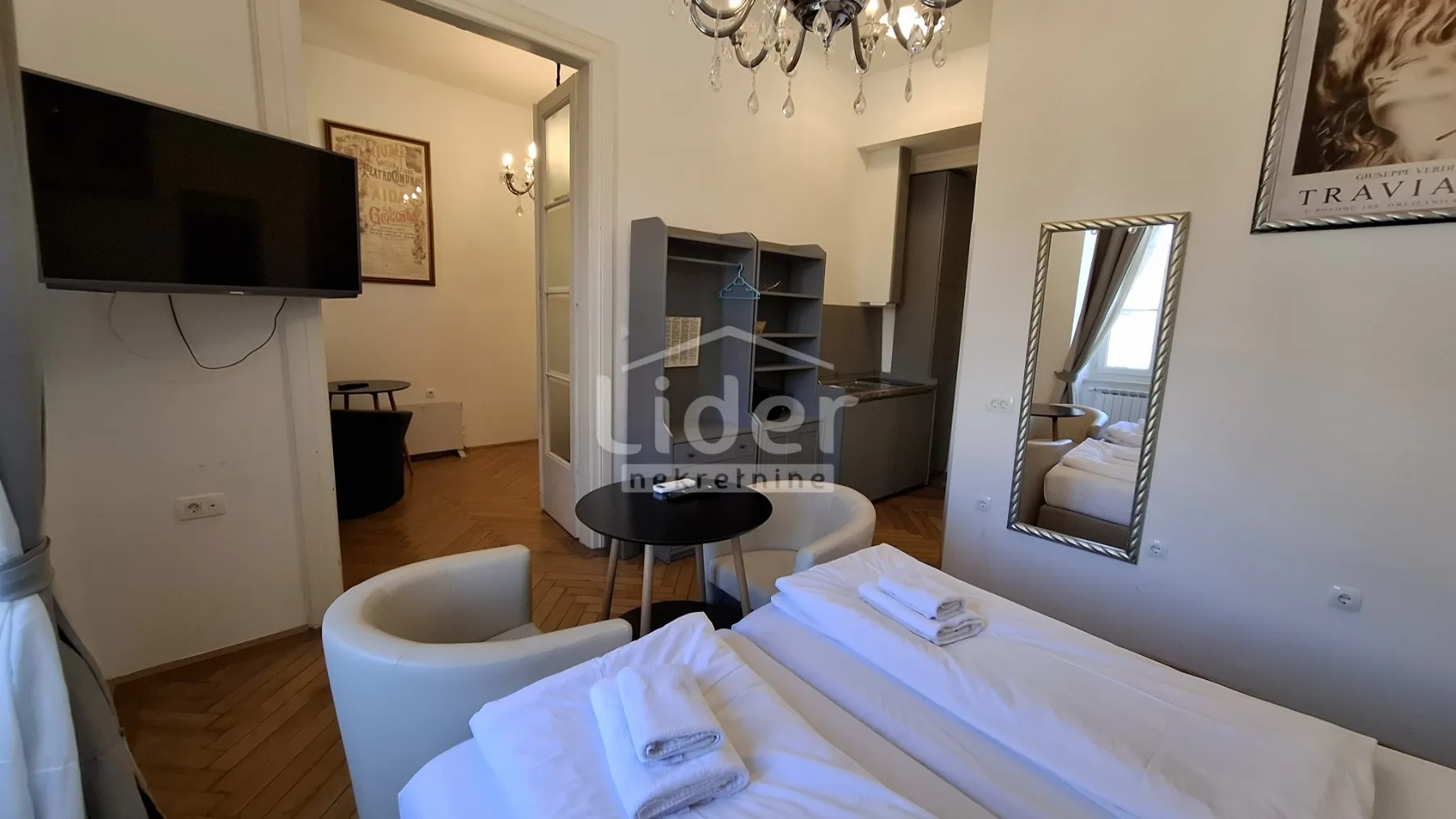 centar - 2 studio apartmana - slika 11