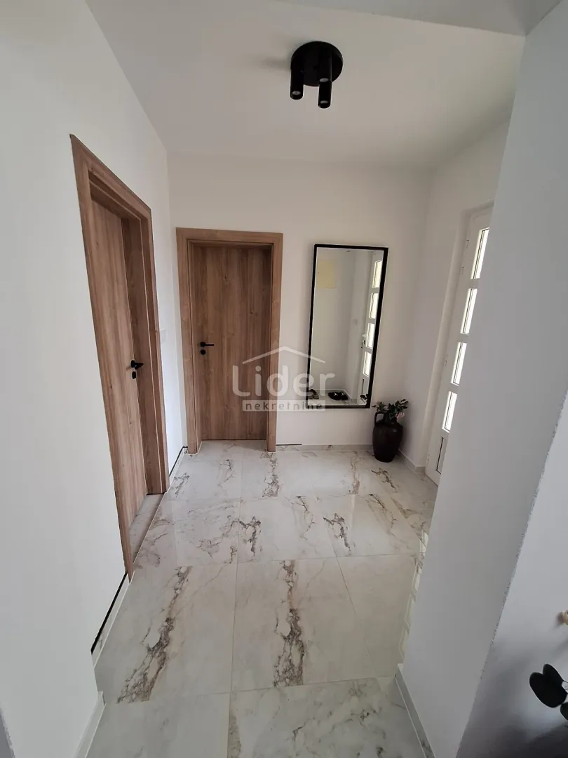 kuća sa dva stana, barbat - slika 9