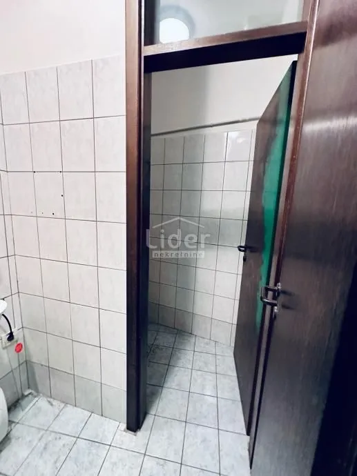 poslovni prostor centar, 3 kancelarije - slika 11