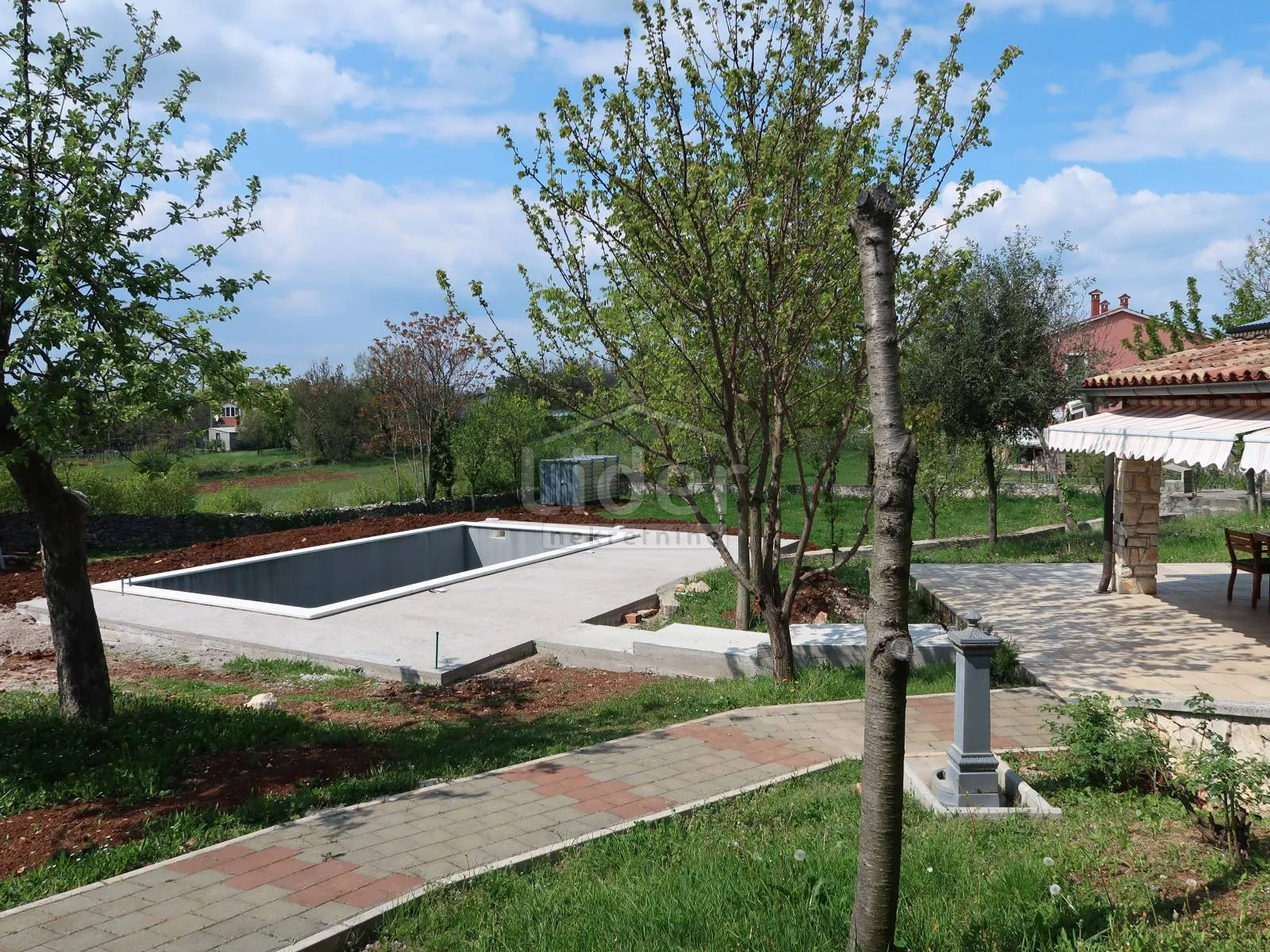 prekrasna autohtona vila nedaleko labina - slika 24