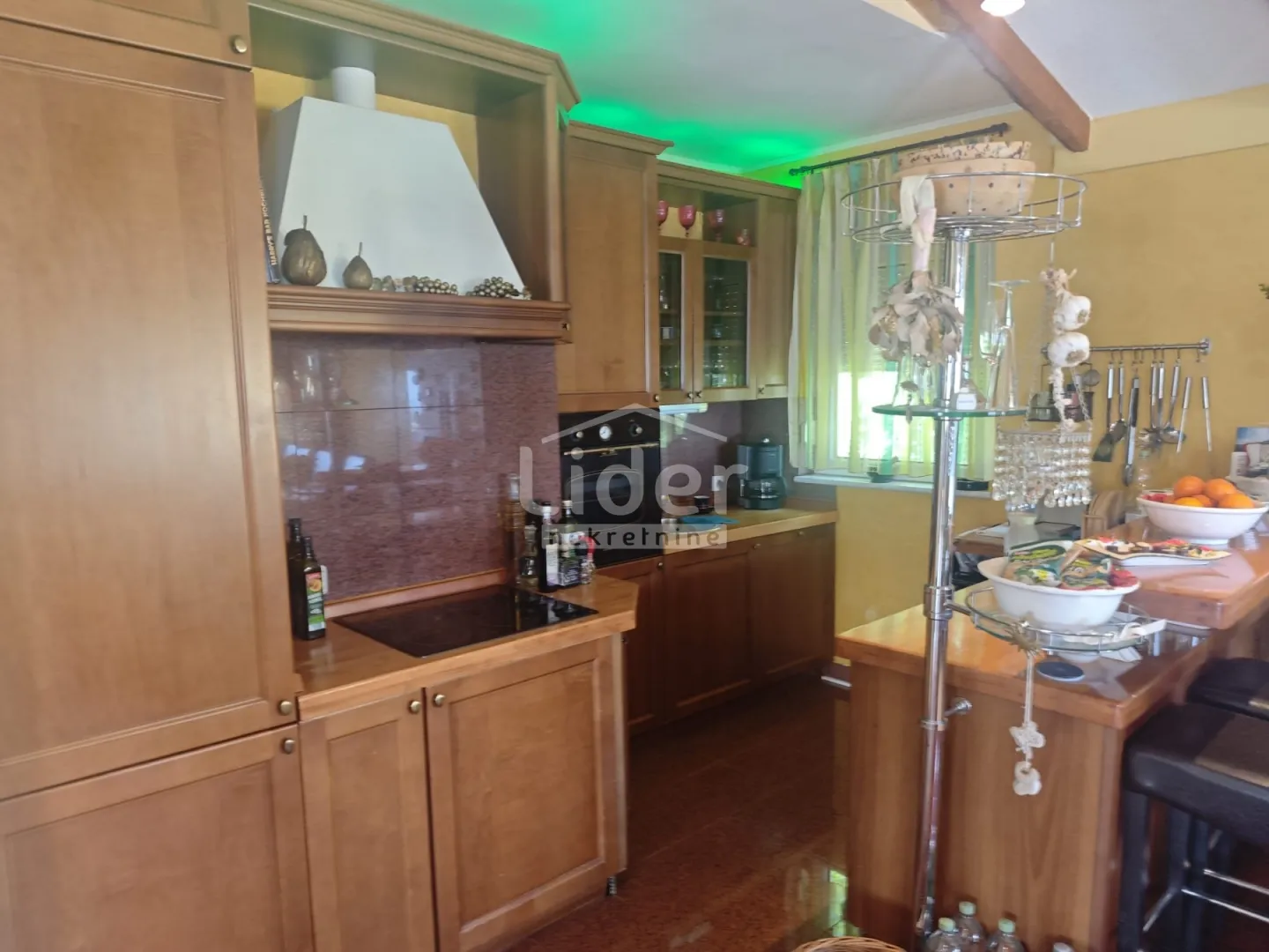 opatija- vila s predivnim pogledom i bazenom - slika 27