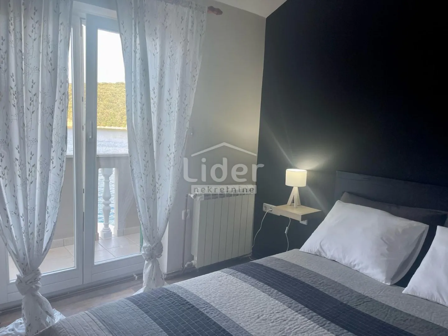 valun- cres adaptirani stan prvi red do mora - slika 11