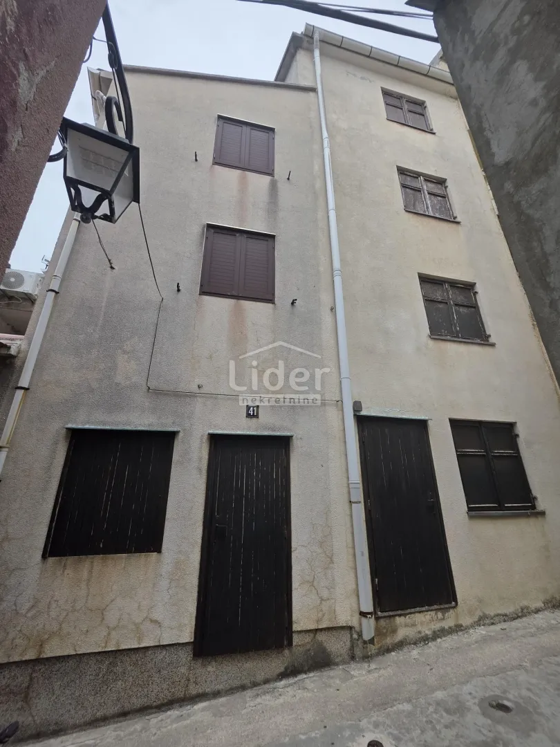 pag, centar, kuća 212 m2, 250.000 € izvrsna investicija! - slika 7