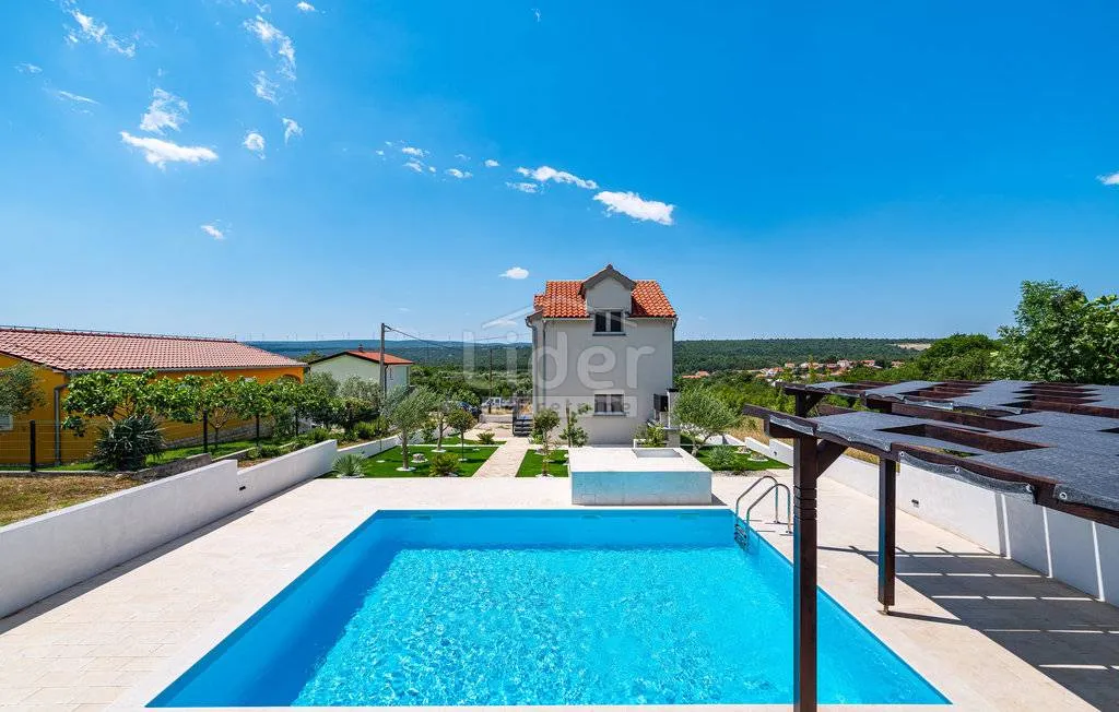 novu kuću s okućnicom i bazenom prodajemo - slika 16