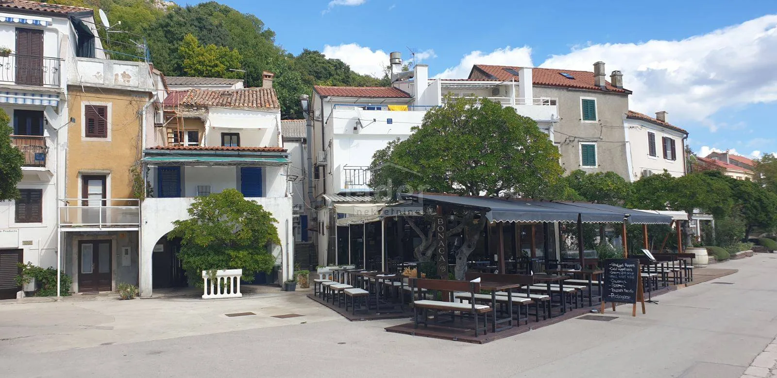 baška, 1skl.-troetažni, terasa, 1.red do mora - slika 2