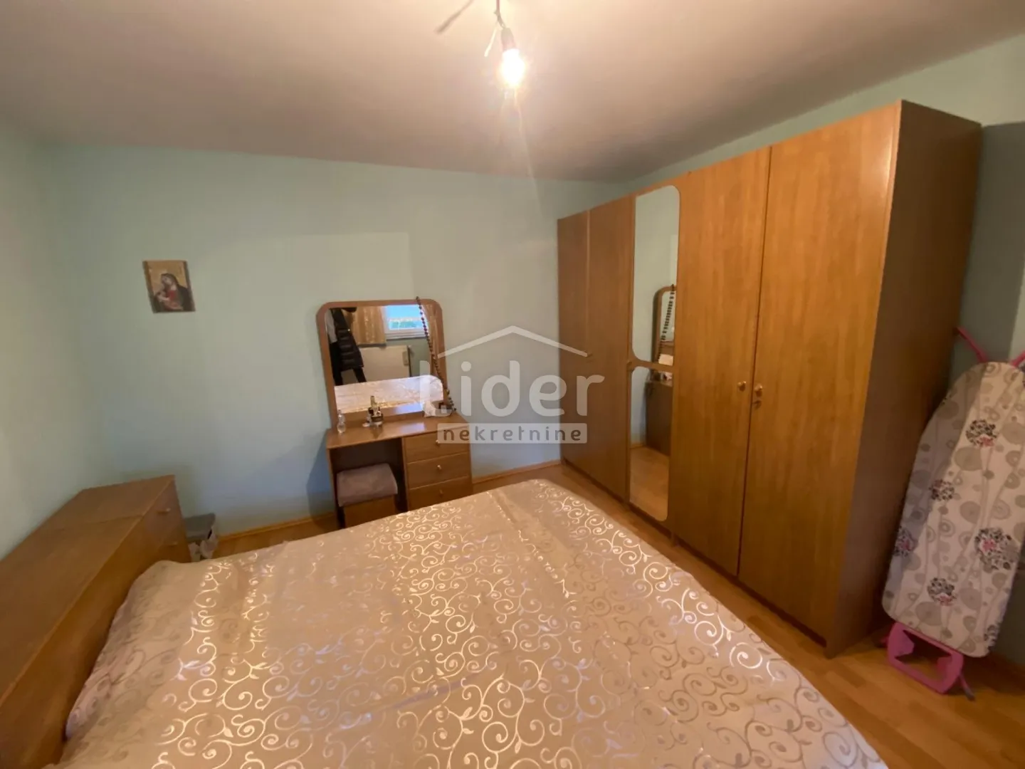 delnice, dvojna kuća od 100m2, p+1, okućnice 320m2 - slika 11