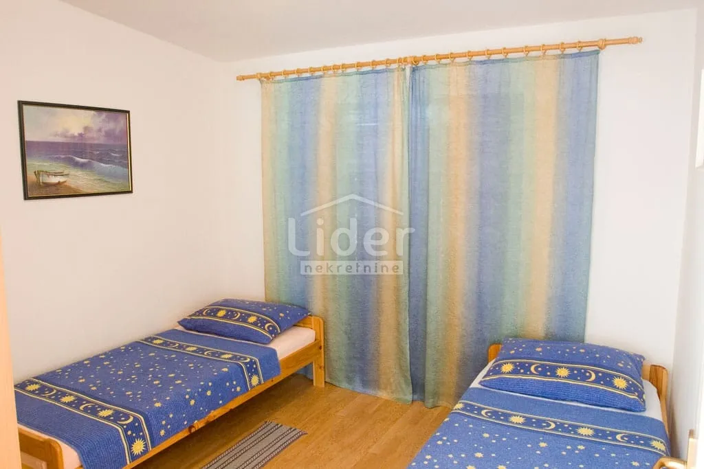 dvojna kuća u pagu, 100m2- dva apartmana, 300m od mora - slika 16