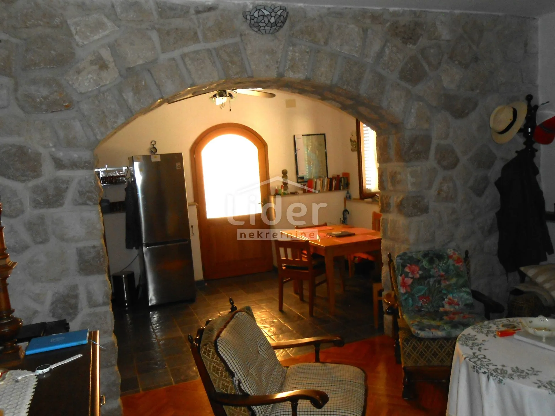 bunica kuća s okućnicom i pogledom na more - slika 8