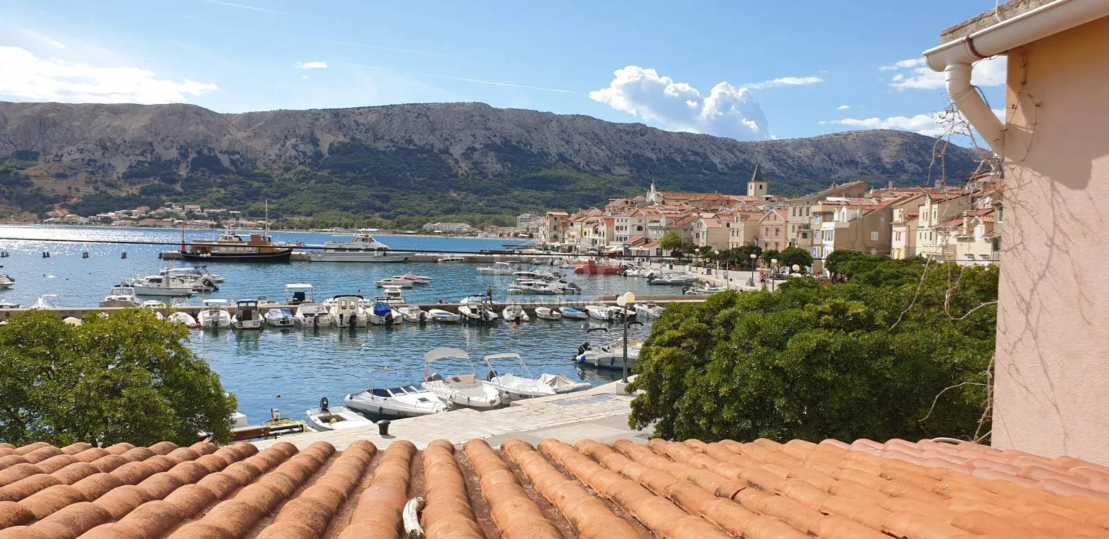 baška, 1skl.-troetažni, terasa, 1.red do mora - slika 19