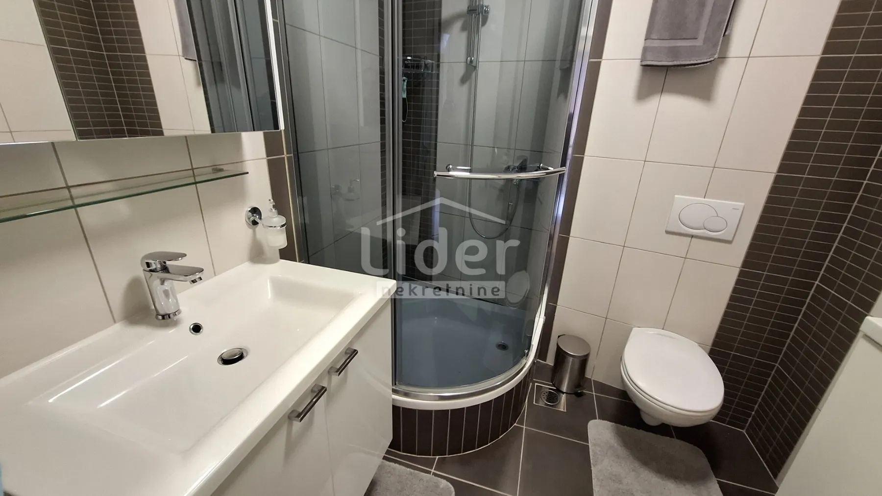 crikvenica-prostran stan s dodatnim apartmanom - slika 19