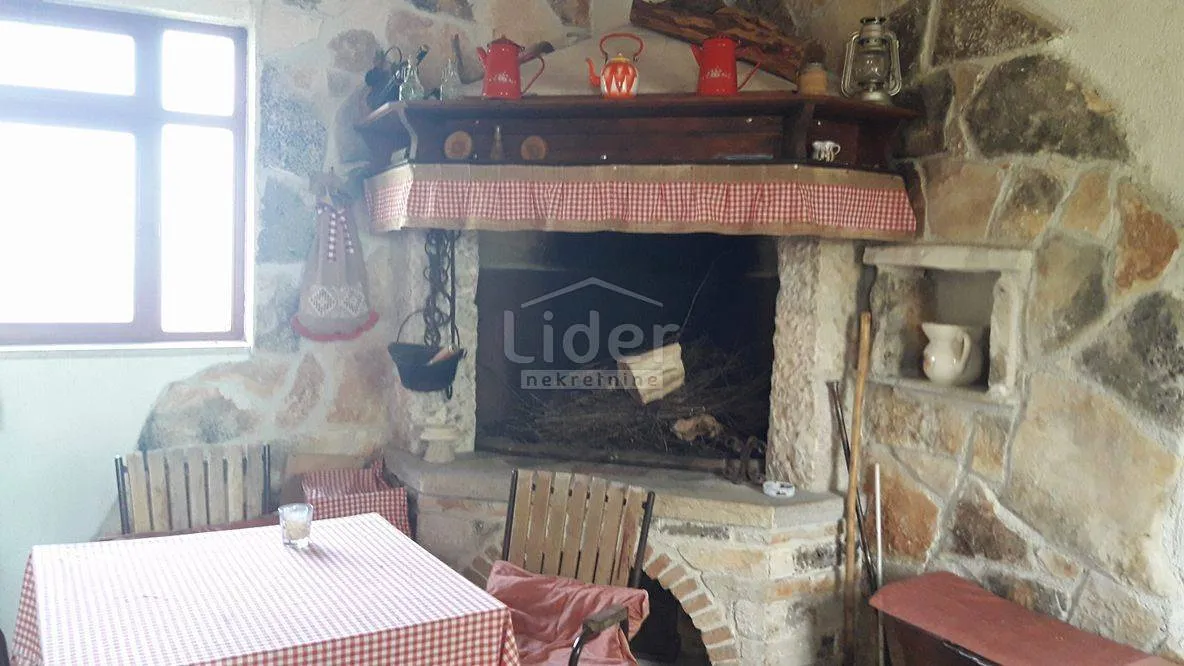 simpatična prizemnica u okolici rovinja - slika 7