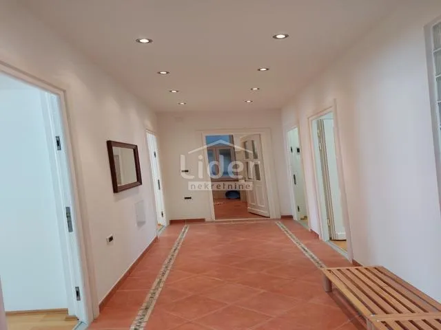 belveder-150m2,2s+db,3 balkona s pogledom na grad i more - slika 13