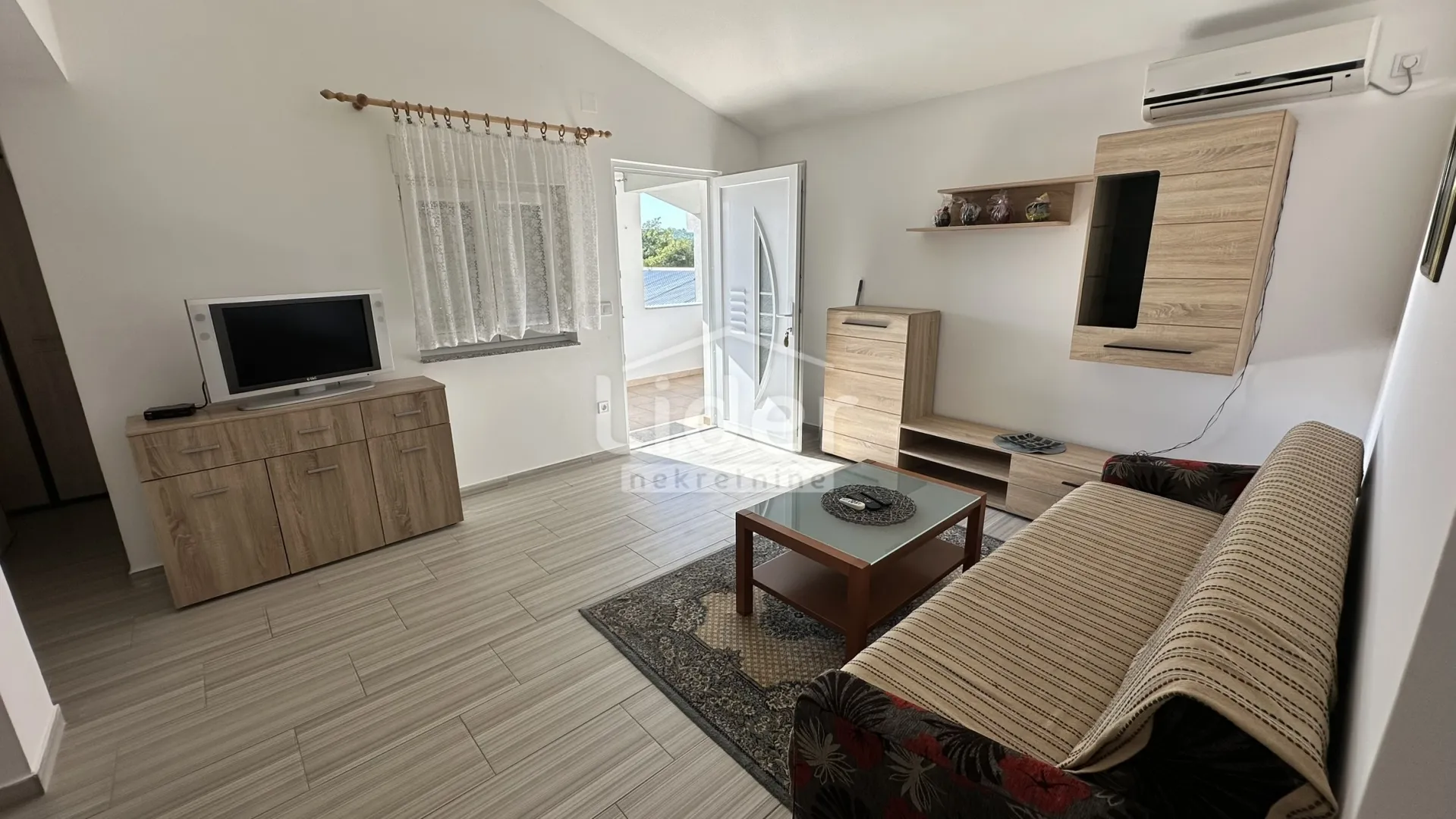 kuća sa 2 stana samo 80m od mora prodaja - slika 13