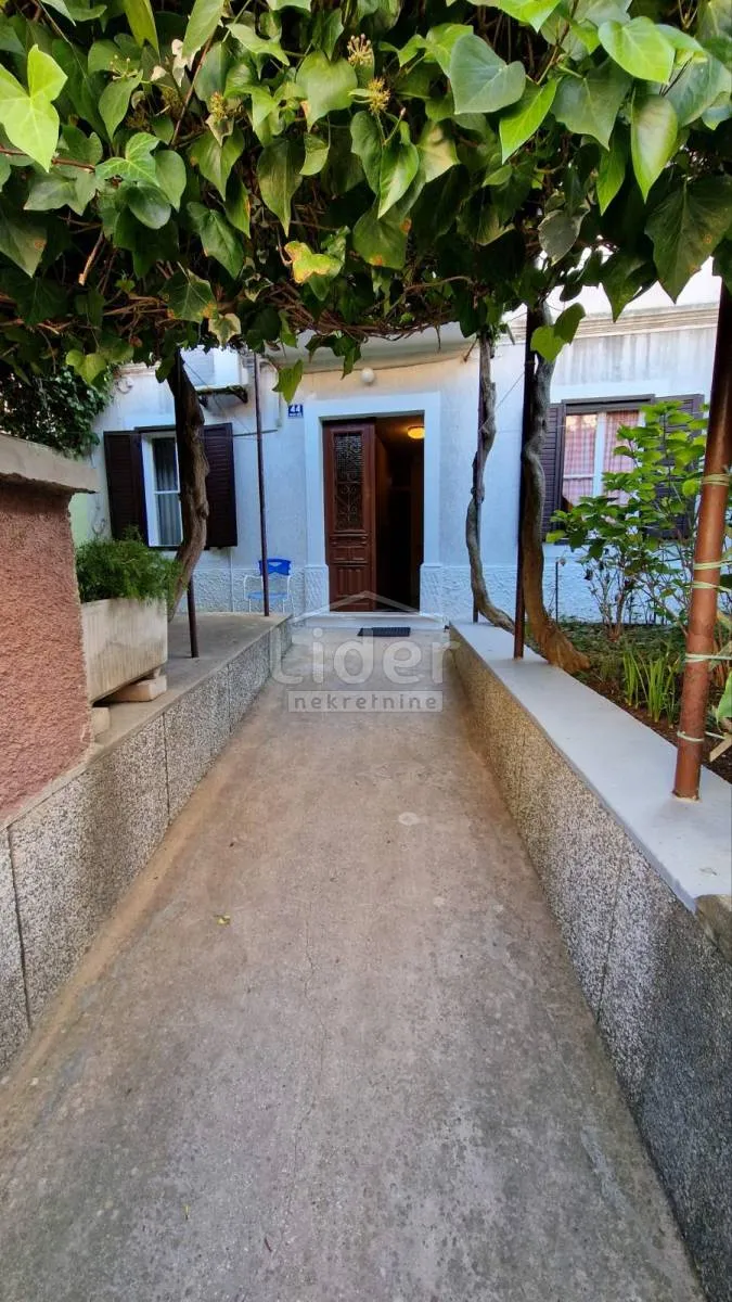 dvije samostojeće kuće u centru malog lošinja - slika 2