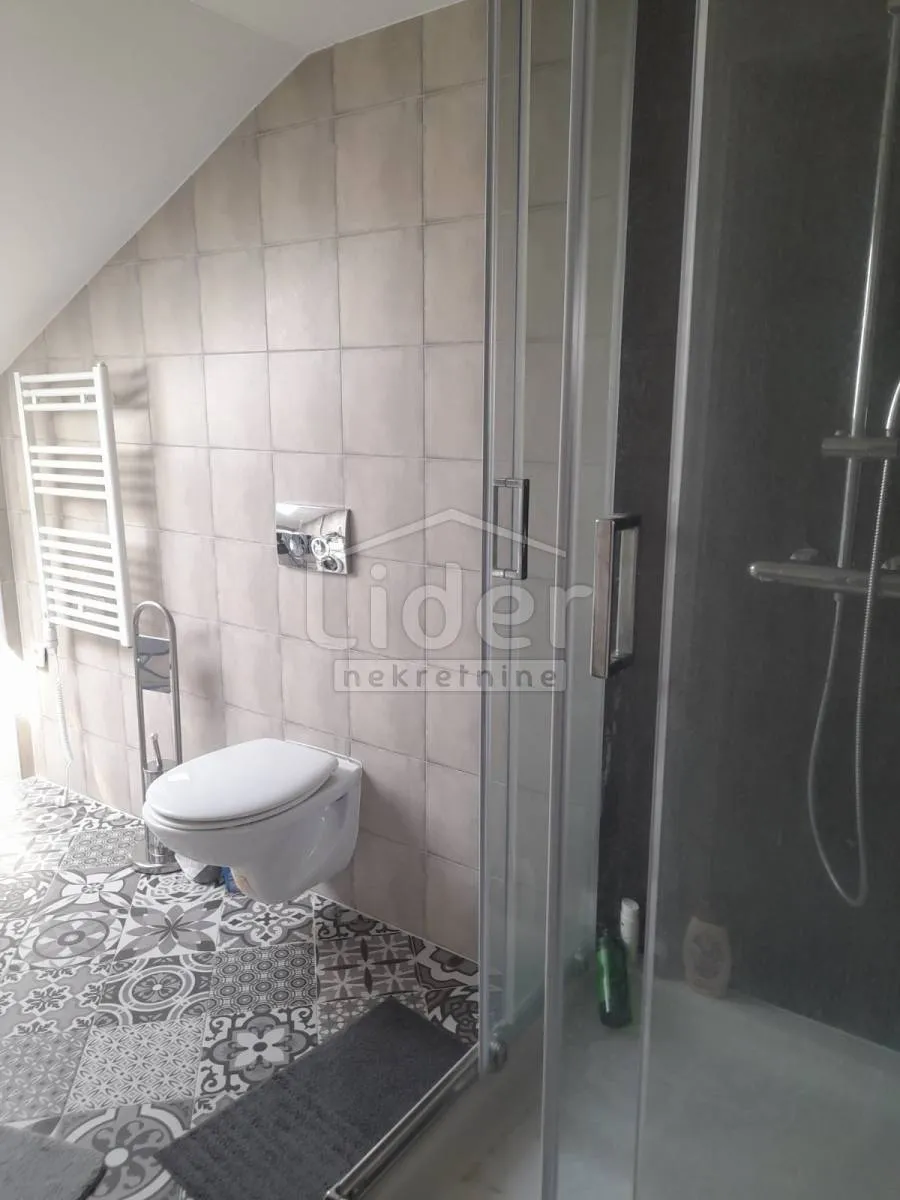 novoadaptirani stan u centru kastva 136m2 - slika 7