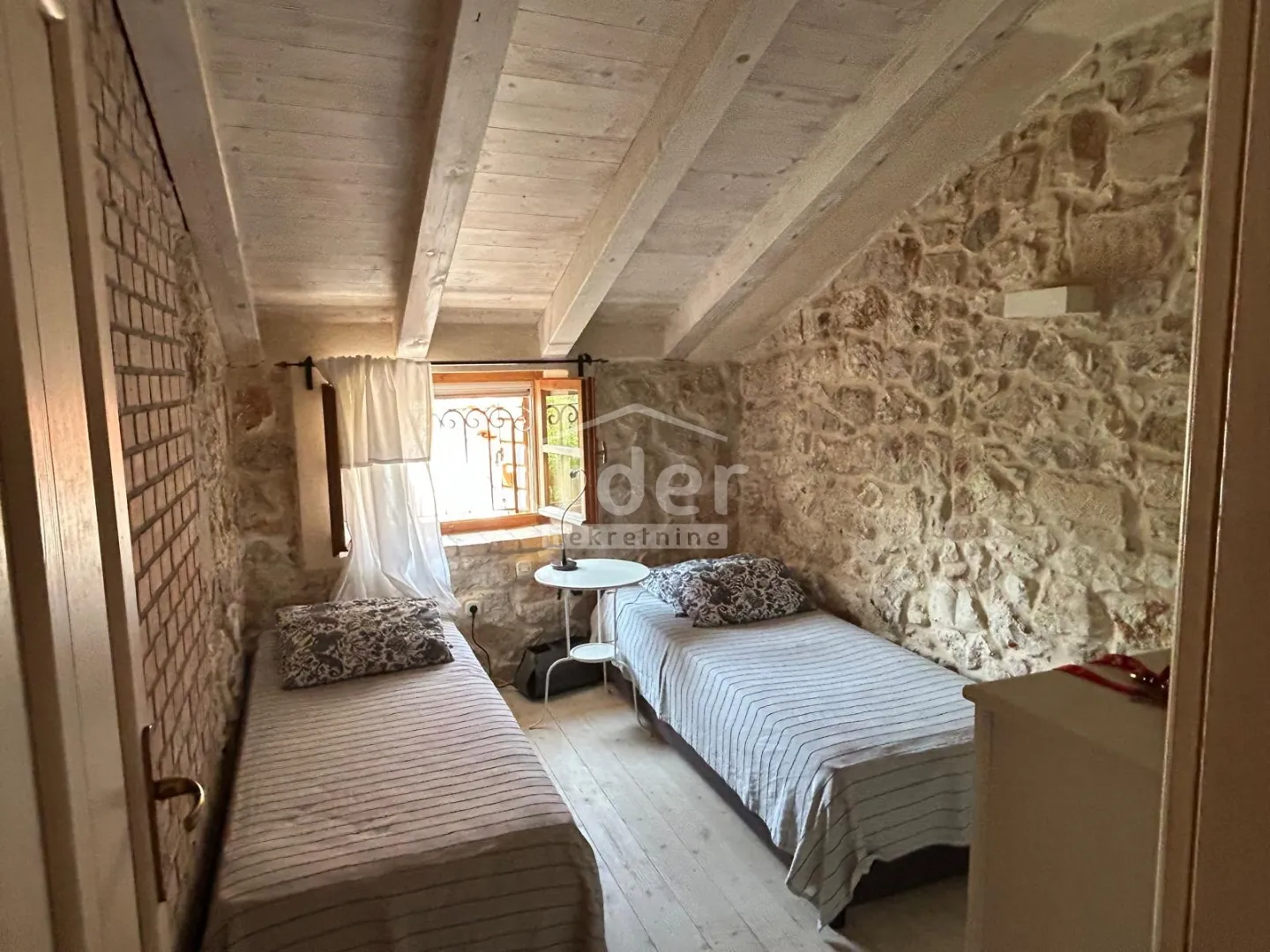 otok susak-kamena kuća - slika 3
