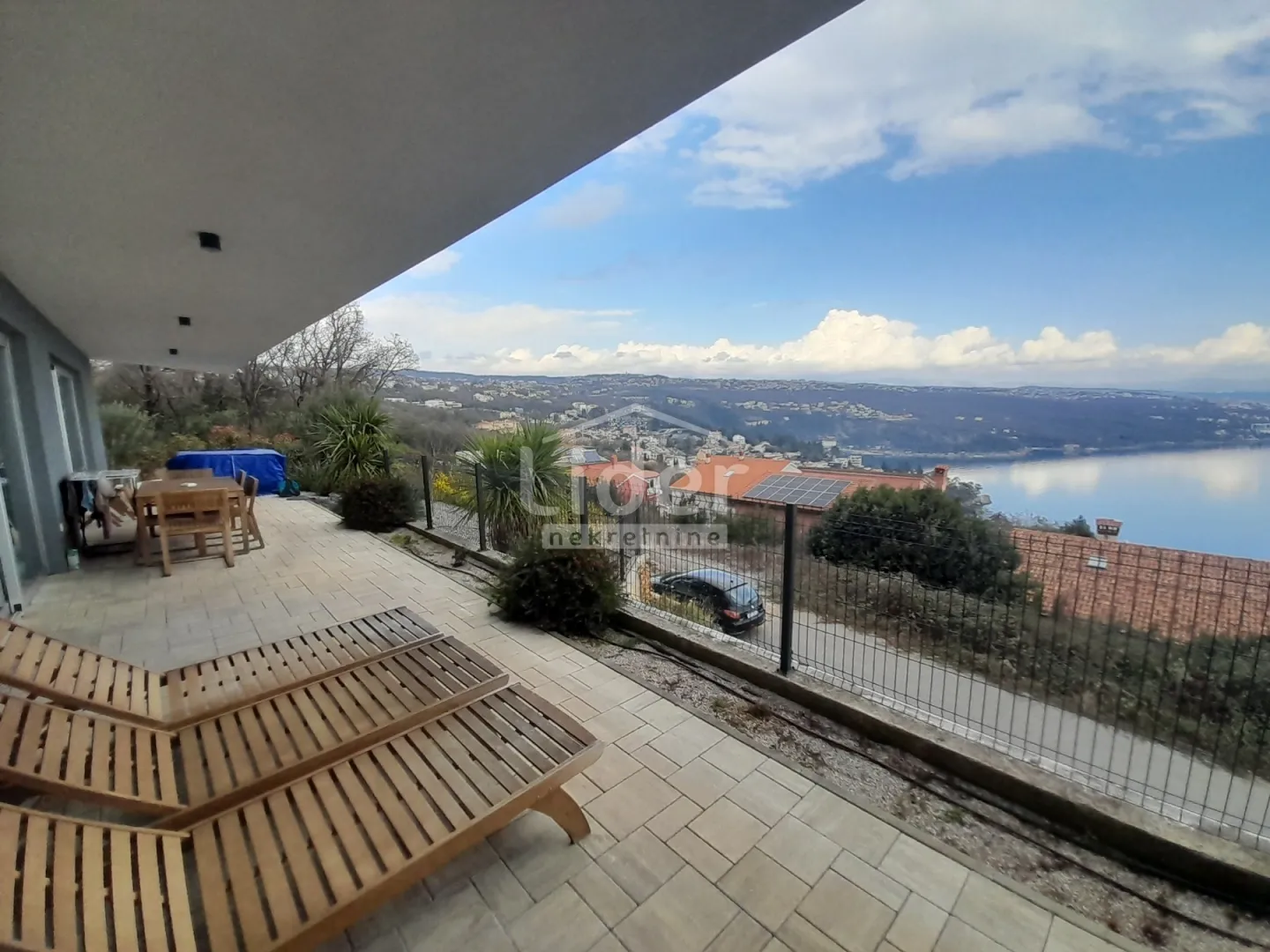 opatija stan 158m2 + 298m2 okućnice+ garaža - slika 25