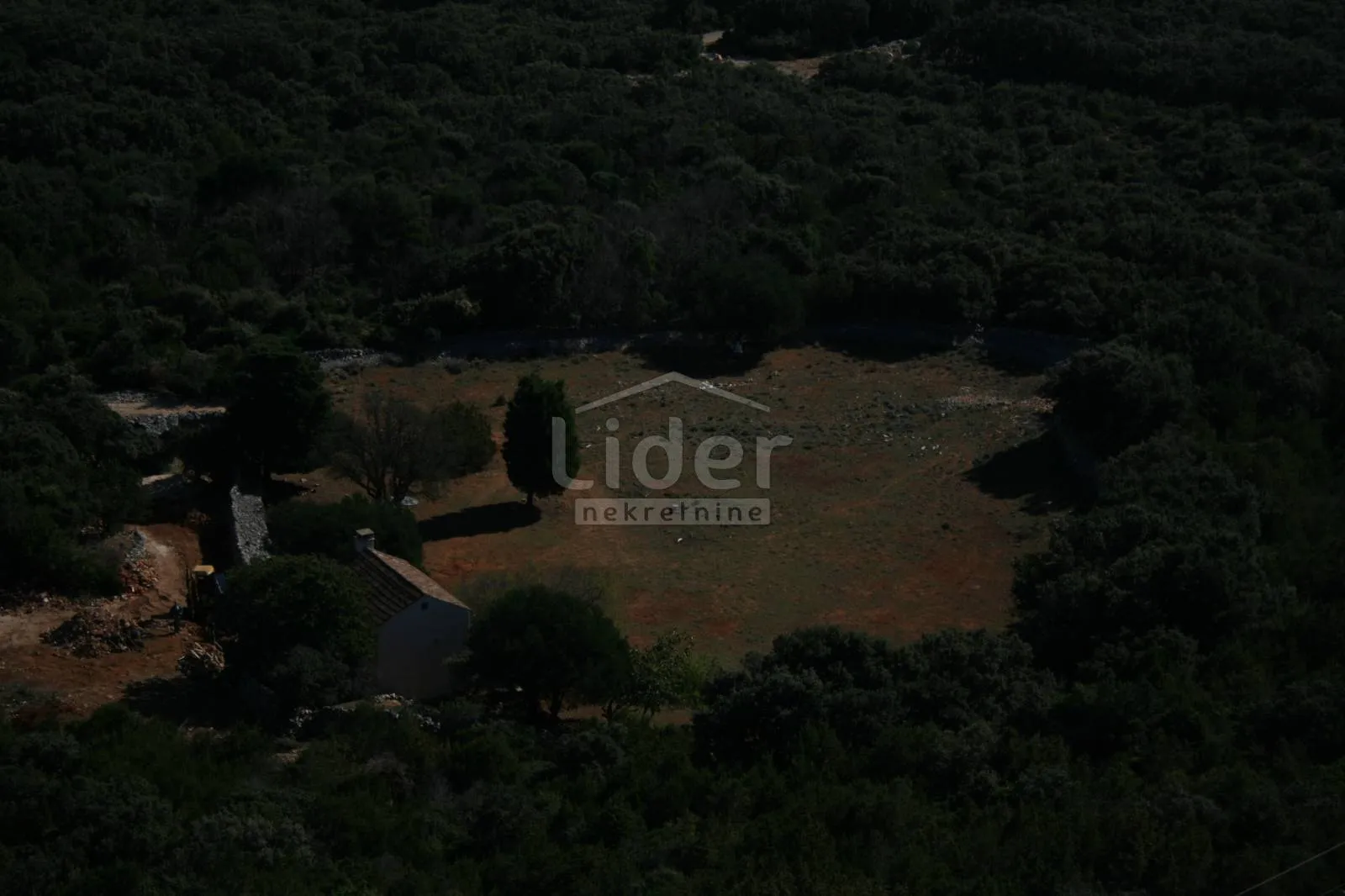 samostojeća kuća mali lošinj 60m2, zemljište 76.000m2 - slika 11