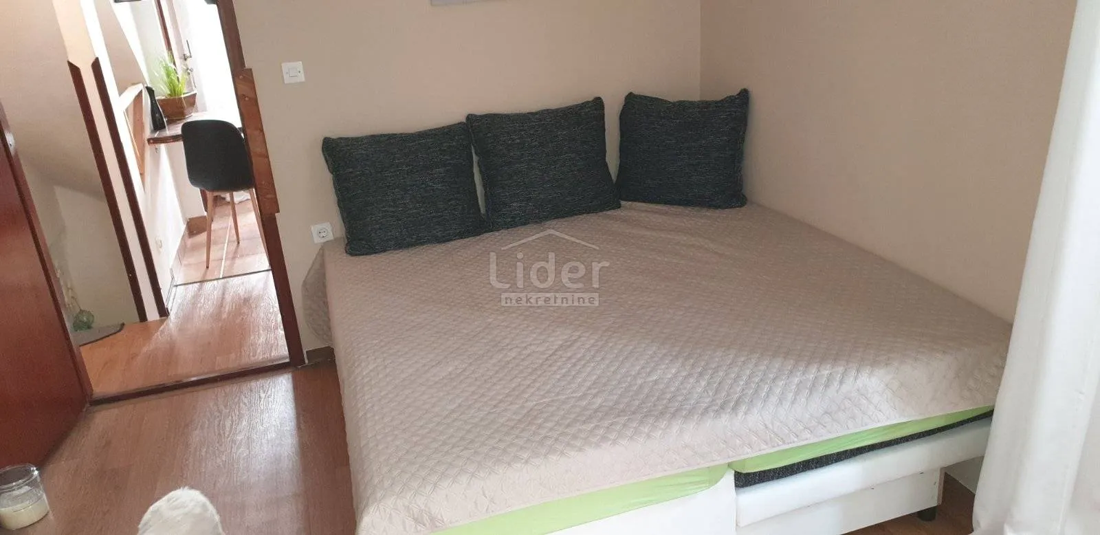 baška, 1skl.-troetažni, terasa, 1.red do mora - slika 13