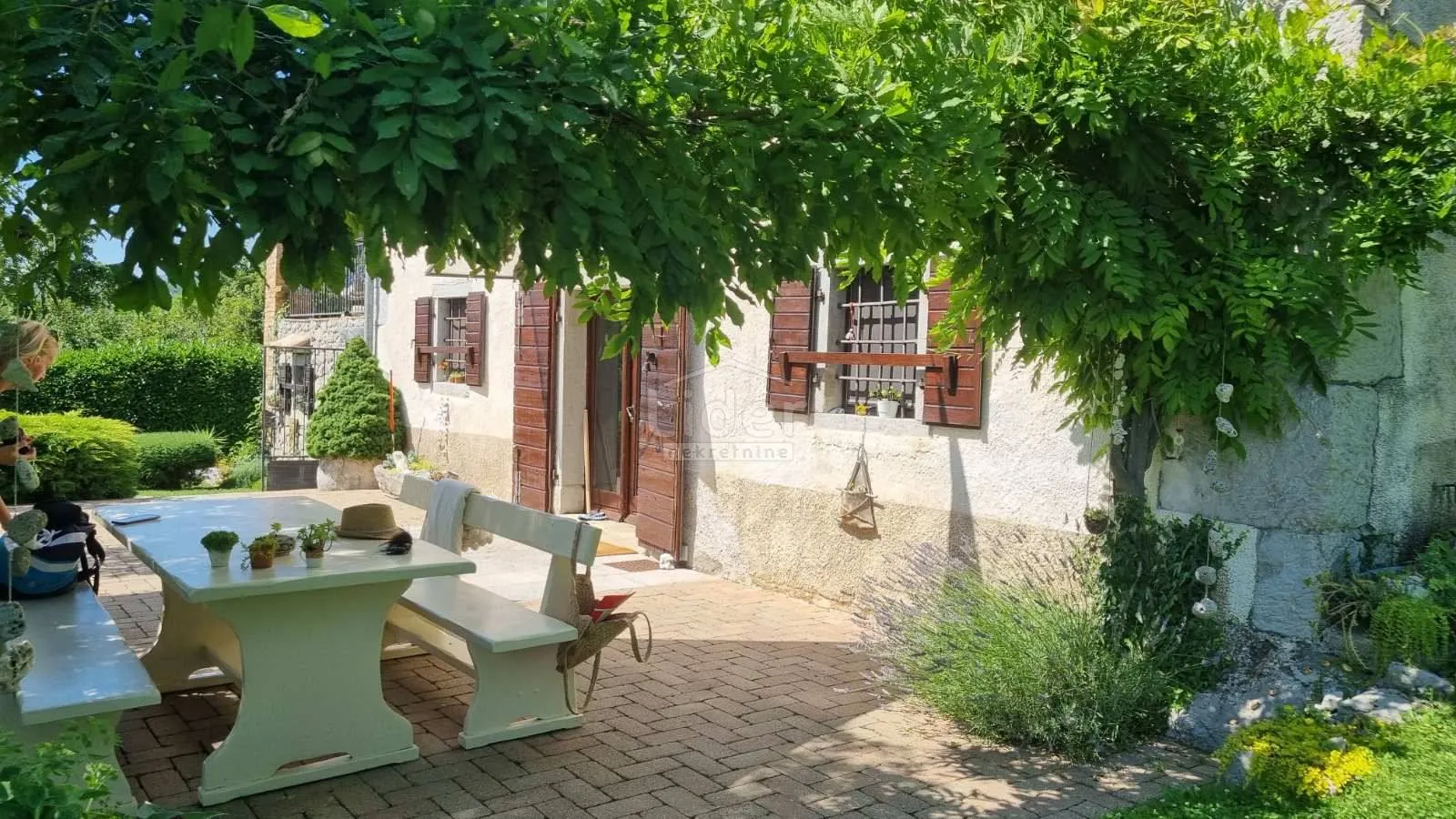 kuća istra, roč, 3.800m2 okućnice - slika 9