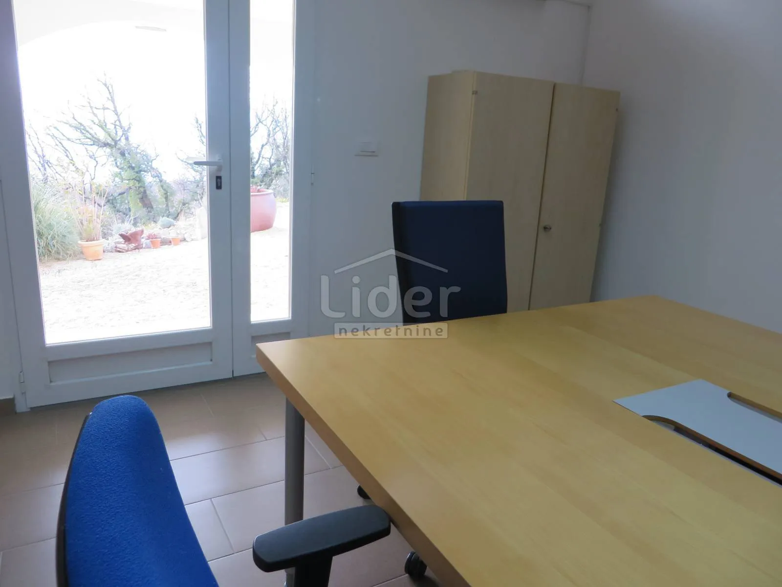 uredski prostor, 120 m2, sa parkingom - slika 17