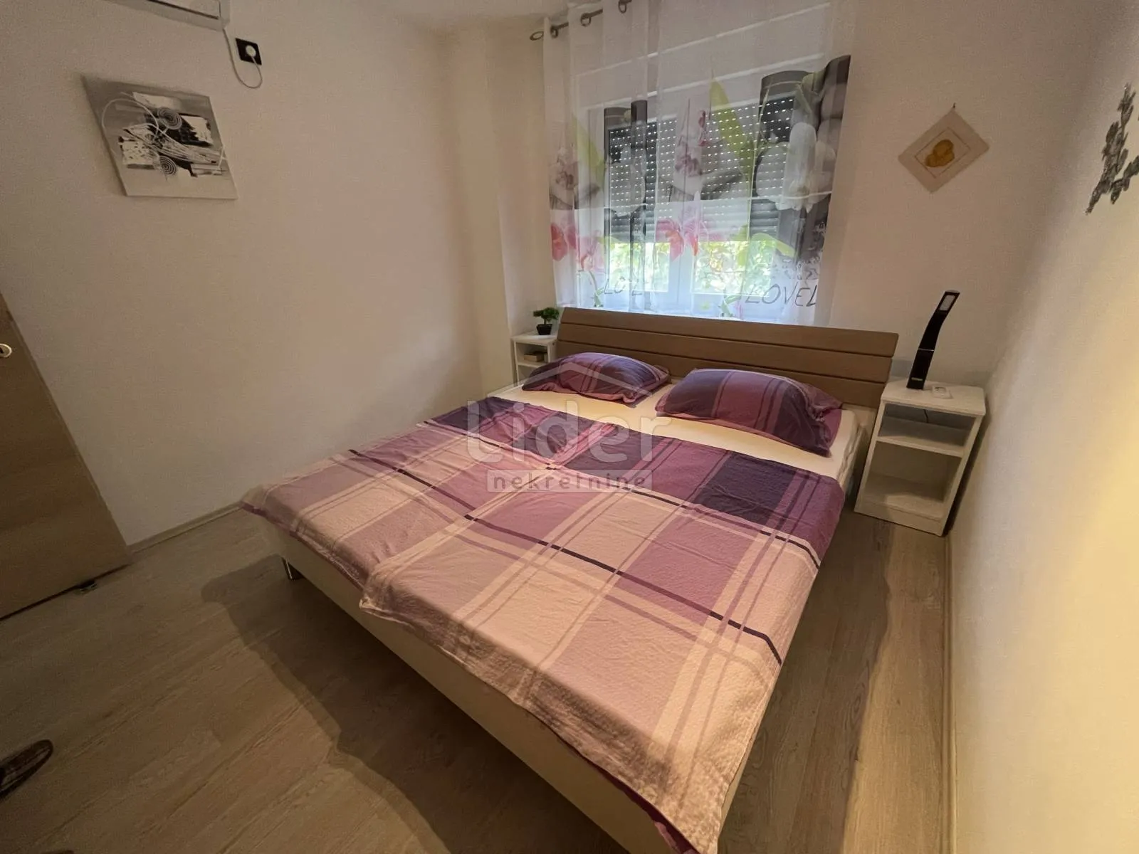 kuća 100m2, bazen, velika garaža, prvi red do mora i plaže - slika 29