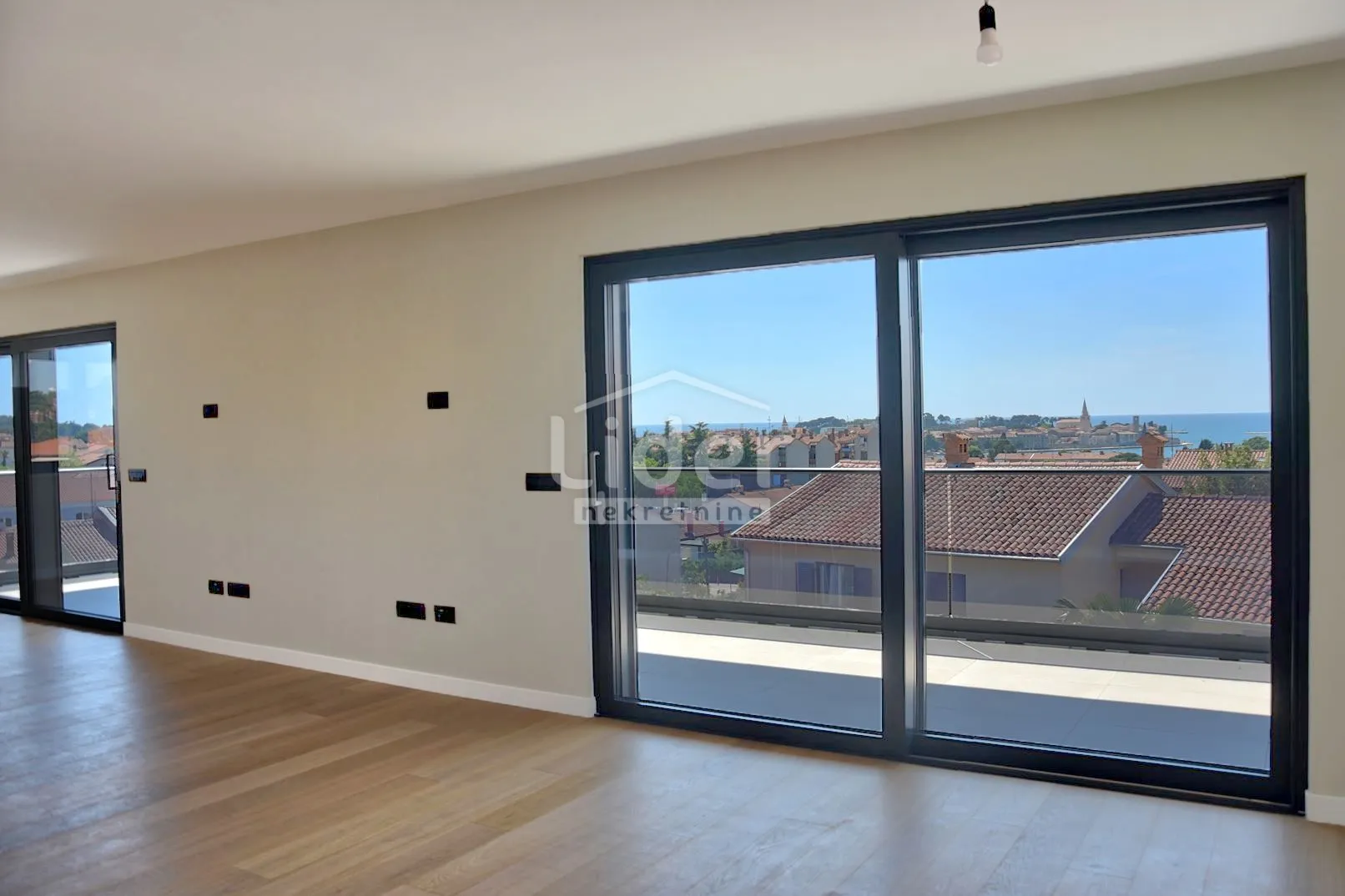 penthouse sa prekrasnim pogledom na top lokaciji! - slika 8