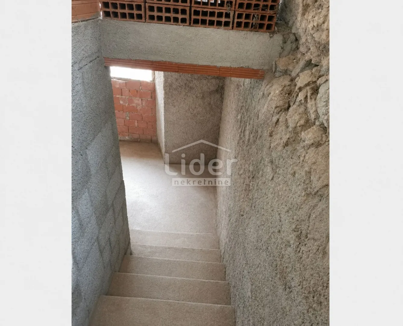 kuća za renovaciju, lič - slika 2