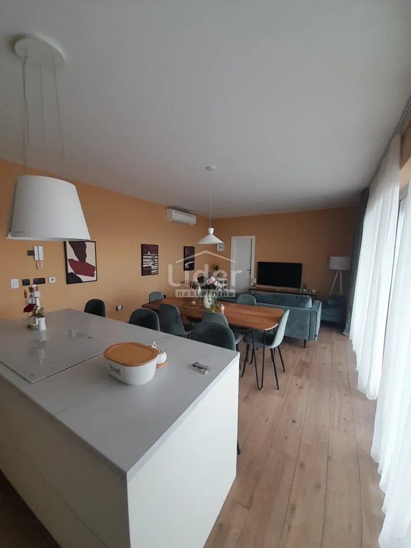 opatija stan 158m2 + 298m2 okućnice+ garaža - slika 9